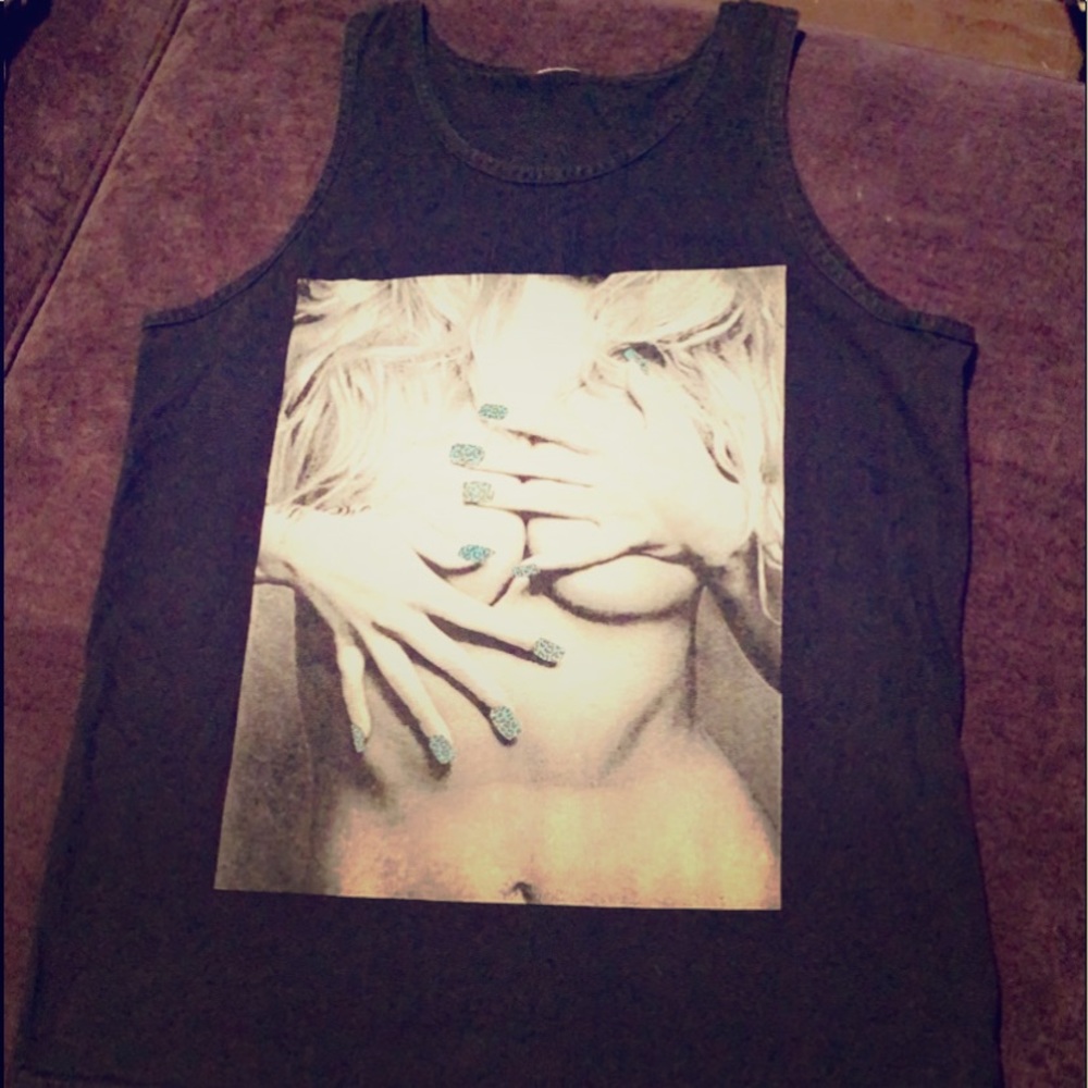 Sleeveless shirt